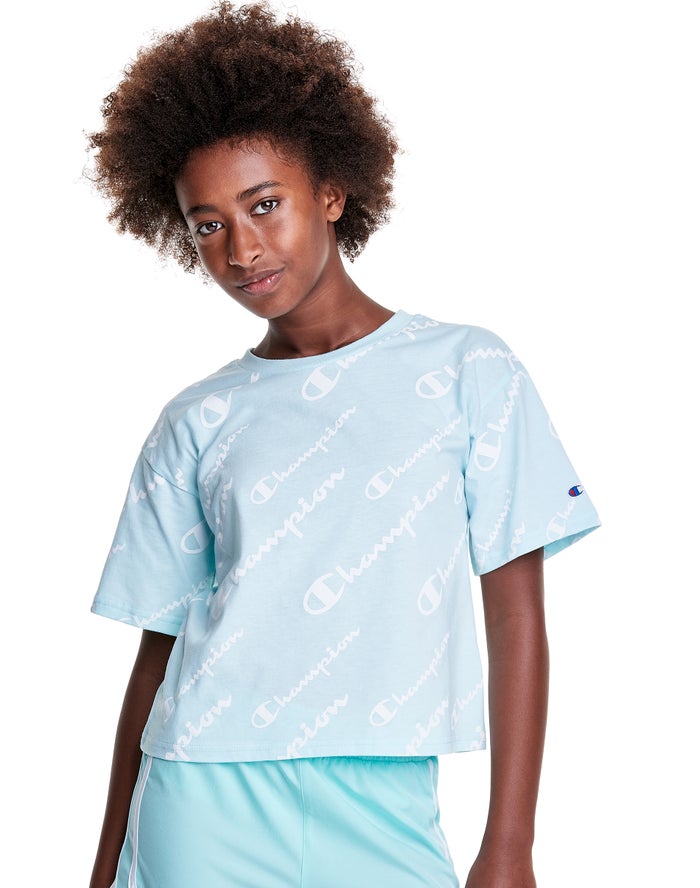 Camiseta Champion Niña - Boxy Allover Logo ( Azules Claro ) 2709614-JQ